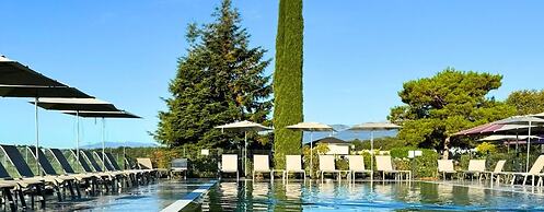 Everness Hotel & Resort