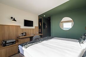 Everness Hotel & Resort
