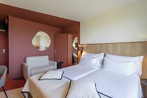 Everness Hotel & Resort