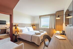 Everness Hotel & Resort