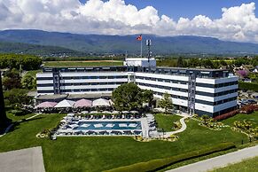 Everness Hotel & Resort