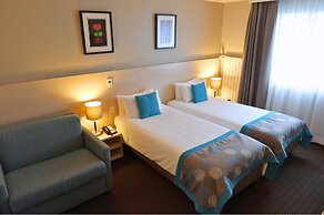Everness Hotel & Resort