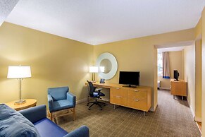 La Quinta Inn & Suites by Wyndham Sarasota Downtown