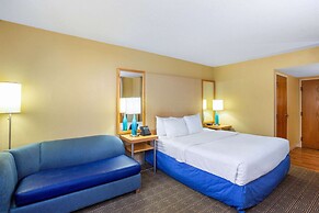 La Quinta Inn & Suites by Wyndham Sarasota Downtown