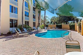 La Quinta Inn & Suites by Wyndham Sarasota Downtown