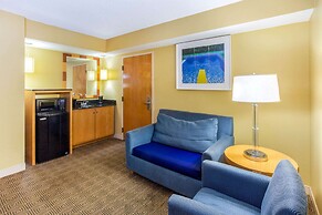 La Quinta Inn & Suites by Wyndham Sarasota Downtown