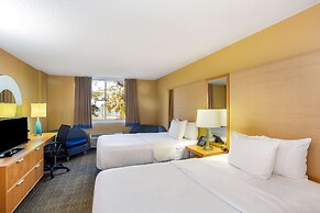 La Quinta Inn & Suites by Wyndham Sarasota Downtown