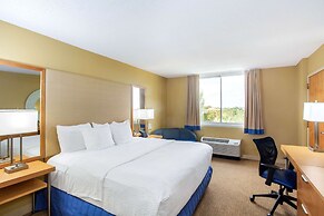 La Quinta Inn & Suites by Wyndham Sarasota Downtown