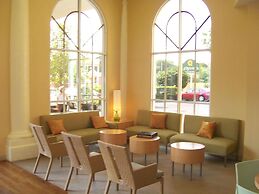 La Quinta Inn & Suites by Wyndham Sarasota Downtown