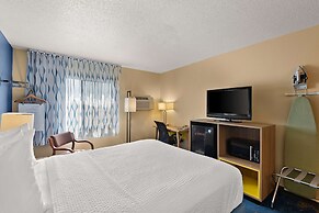 Days Inn by Wyndham Newton
