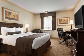 Days Inn & Suites by Wyndham Sault Ste. Marie ON