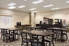 Days Inn & Suites by Wyndham Sault Ste. Marie ON