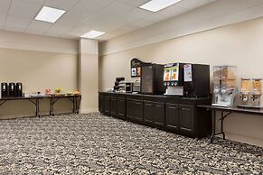Days Inn & Suites by Wyndham Sault Ste. Marie ON