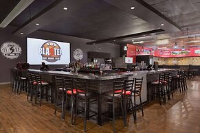 Days Inn & Suites by Wyndham Sault Ste. Marie ON