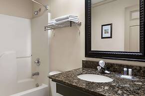 Days Inn & Suites by Wyndham Sault Ste. Marie ON