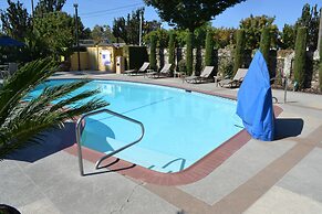 Days Inn & Suites by Wyndham Lodi