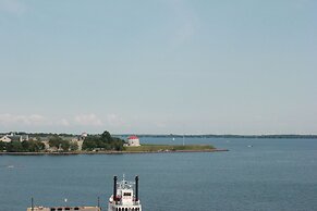 Confederation Place - Hotel