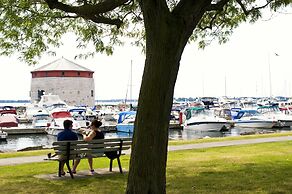 Confederation Place - Hotel