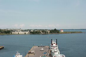 Confederation Place - Hotel