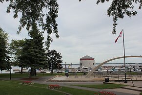 Confederation Place - Hotel