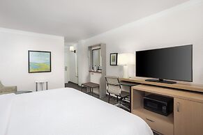 Holiday Inn Resort Oceanfront at Surfside Beach by IHG