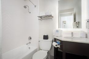 Holiday Inn Resort Oceanfront at Surfside Beach by IHG