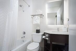 Holiday Inn Resort Oceanfront at Surfside Beach by IHG