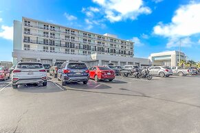 Holiday Inn Resort Oceanfront at Surfside Beach by IHG