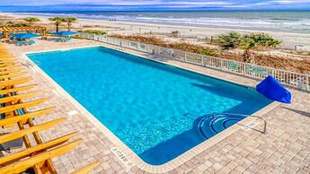 Holiday Inn Resort Oceanfront at Surfside Beach by IHG