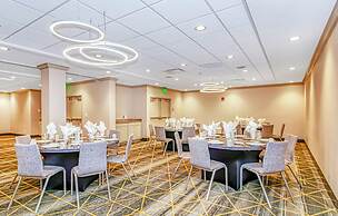 Holiday Inn Resort Oceanfront at Surfside Beach by IHG