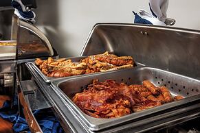 Holiday Inn Resort Oceanfront at Surfside Beach by IHG