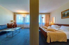 Hotel Century