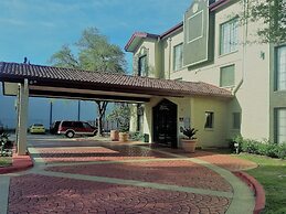 Red Roof Inn & Suites Houston - Hobby Airport