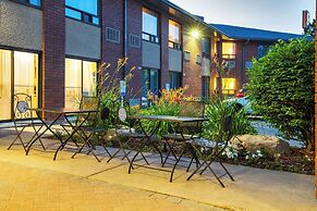 Comfort Inn Highway 401