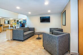 Comfort Inn Highway 401