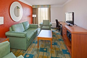 La Quinta Inn & Suites by Wyndham Nashville Airport/Opryland