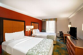 La Quinta Inn & Suites by Wyndham Nashville Airport/Opryland