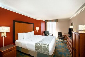 La Quinta Inn & Suites by Wyndham Nashville Airport/Opryland