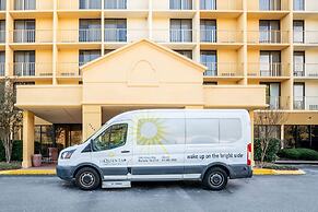 La Quinta Inn & Suites by Wyndham Nashville Airport/Opryland