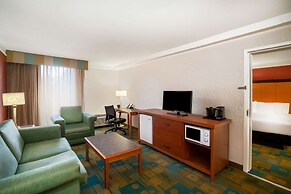 La Quinta Inn & Suites by Wyndham Nashville Airport/Opryland