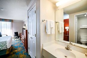 La Quinta Inn & Suites by Wyndham Nashville Airport/Opryland
