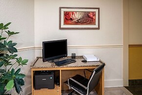 La Quinta Inn & Suites by Wyndham Nashville Airport/Opryland