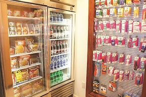 La Quinta Inn & Suites by Wyndham Nashville Airport/Opryland