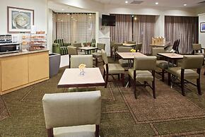 La Quinta Inn & Suites by Wyndham Nashville Airport/Opryland