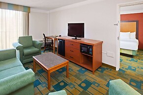 La Quinta Inn & Suites by Wyndham Nashville Airport/Opryland