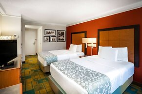 La Quinta Inn & Suites by Wyndham Nashville Airport/Opryland
