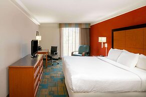 La Quinta Inn & Suites by Wyndham Nashville Airport/Opryland