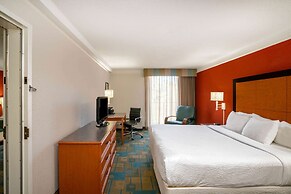 La Quinta Inn & Suites by Wyndham Nashville Airport/Opryland
