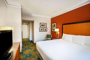 La Quinta Inn & Suites by Wyndham Nashville Airport/Opryland