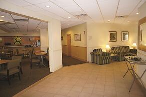 La Quinta Inn & Suites by Wyndham Nashville Airport/Opryland